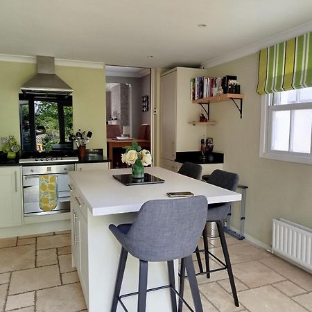 3 Bedroom Cottage In Sunninghill, Ascot Exteriör bild