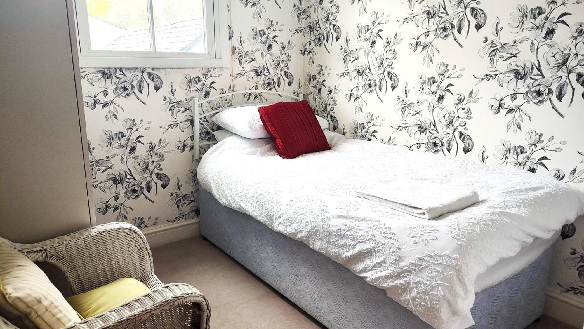 3 Bedroom Cottage In Sunninghill, Ascot Exteriör bild